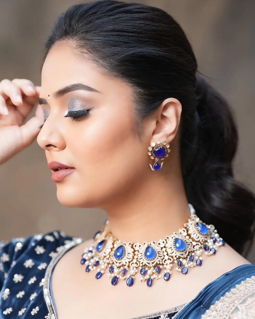 TELUGU TV ACTRESS SREEMUKHI STILLS IN BLUE LEHENGA CHOLI 8